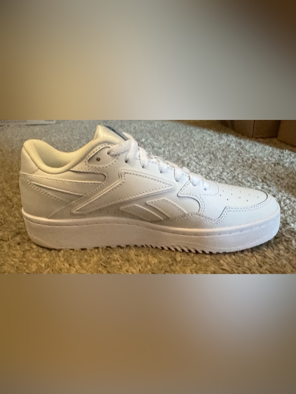 Reebok ATR Chill White Sneakers with Cushioned Insole Women’s size 7.5